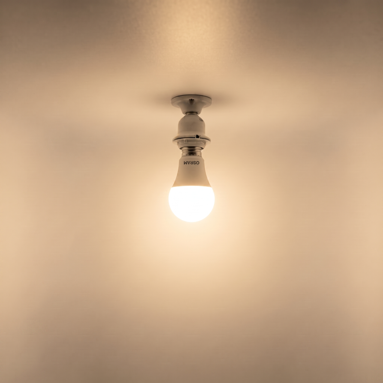 Lampada Led Bulbo 8W 806Lm 160° Ip20 Bivolt E27 Ledvance