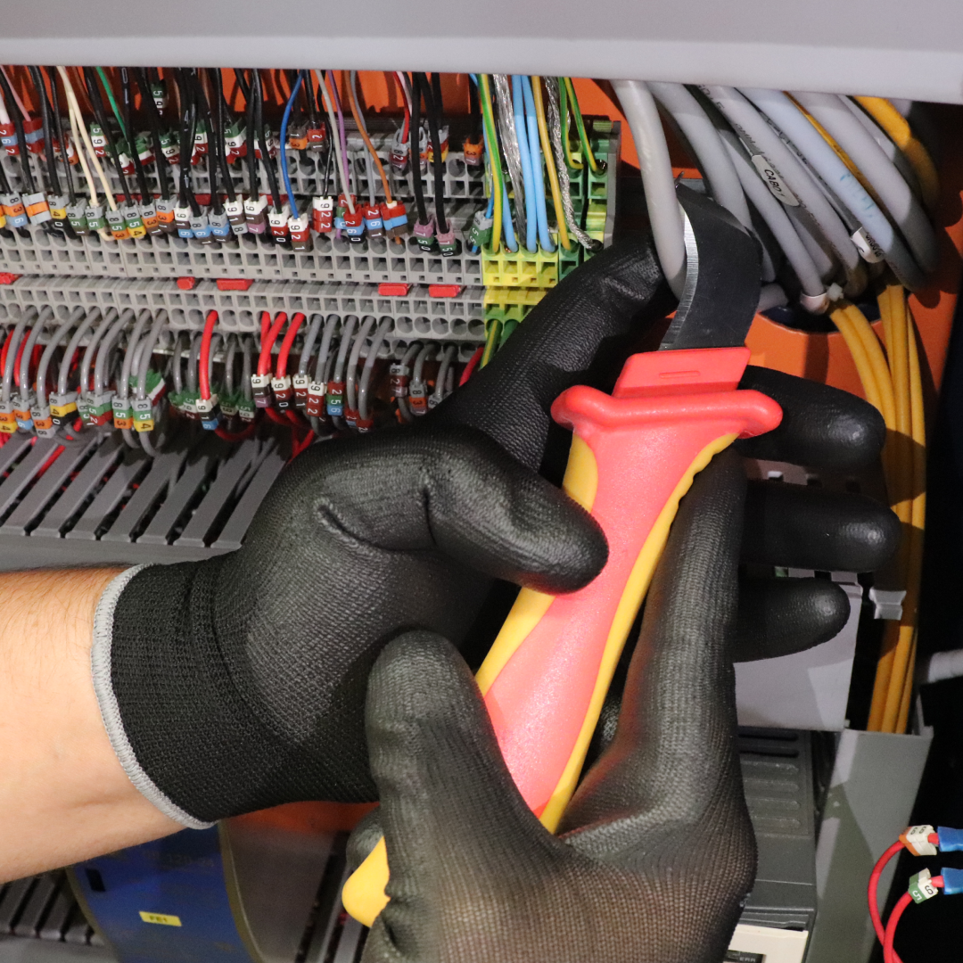 Kit Faca Curva Desencapadora Vde + Alicate Universal Vde Sata